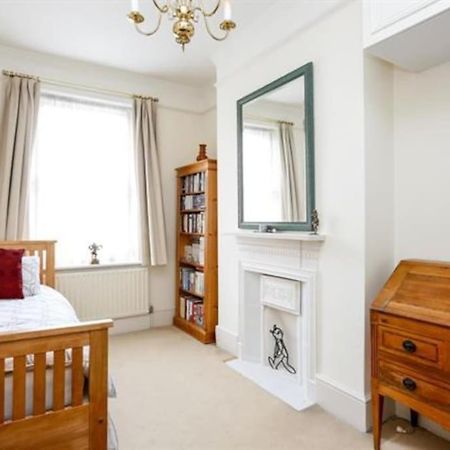 Large 3 Bed Flat In Central Wimbledon ลอนดอน ภายนอก รูปภาพ