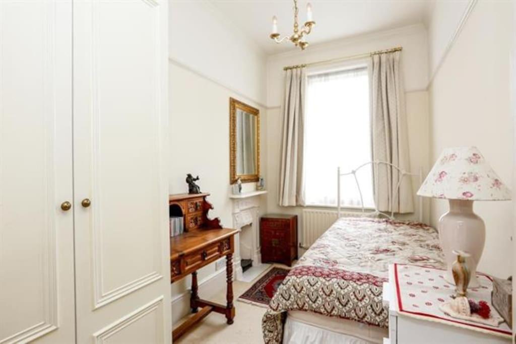 Large 3 Bed Flat In Central Wimbledon ลอนดอน ภายนอก รูปภาพ