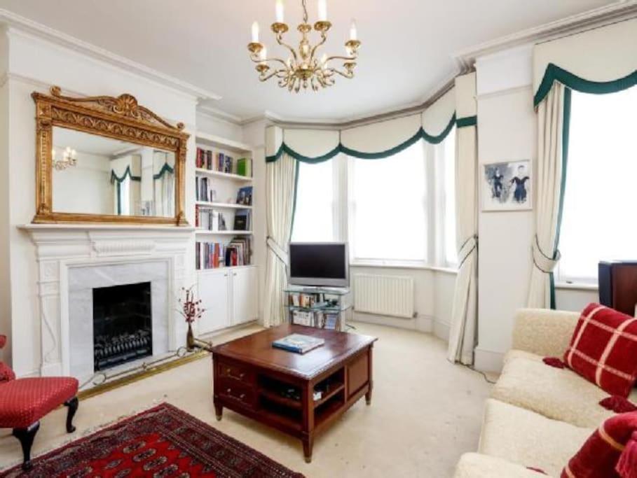 Large 3 Bed Flat In Central Wimbledon ลอนดอน ภายนอก รูปภาพ