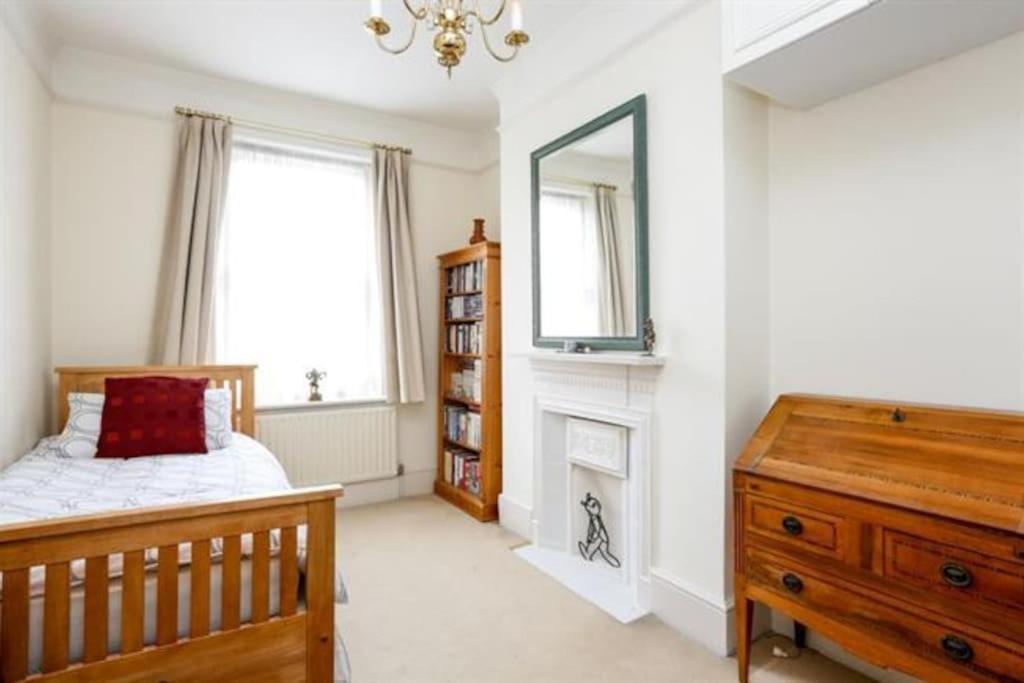 Large 3 Bed Flat In Central Wimbledon ลอนดอน ภายนอก รูปภาพ