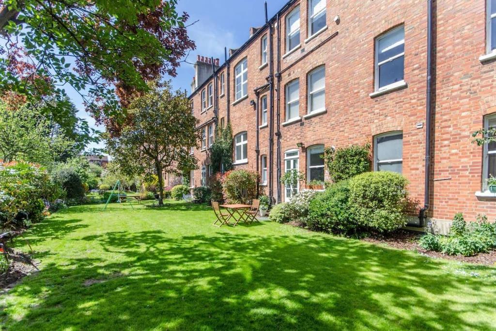 Large 3 Bed Flat In Central Wimbledon ลอนดอน ภายนอก รูปภาพ